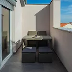 Seaview Apartments Roberta